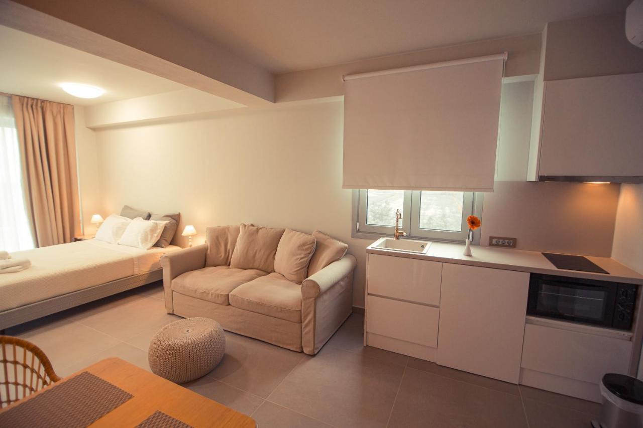 Io Luxury Pool & Hot Tub Suites Preveza Exterior foto